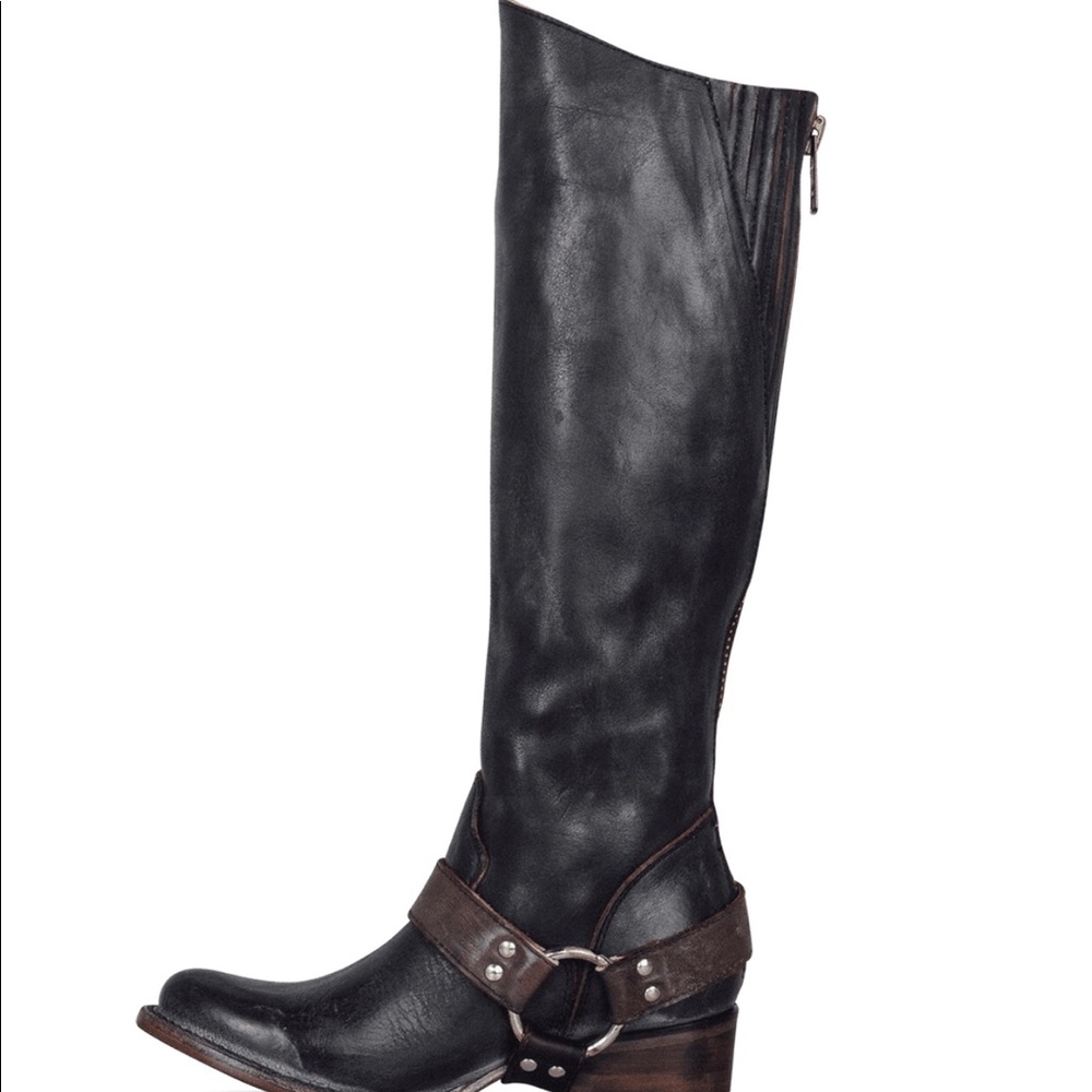 FREEBIRD size 10. Two sold, this is the LAST pair!